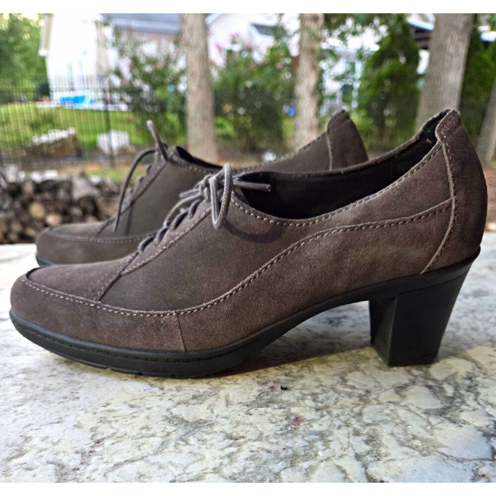 Clarks 9.5W Suede Lace-Up Oxford Heels Gray Round Toe Comfort 1940s Retro Style